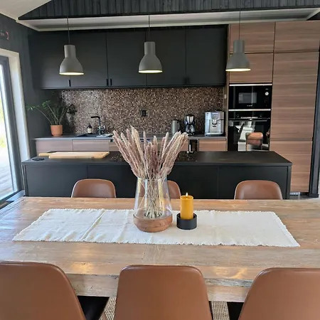 Modern With Jacuzzi Near Alpine