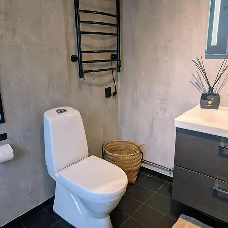 Semesterbostad Modern With Jacuzzi Near Alpine