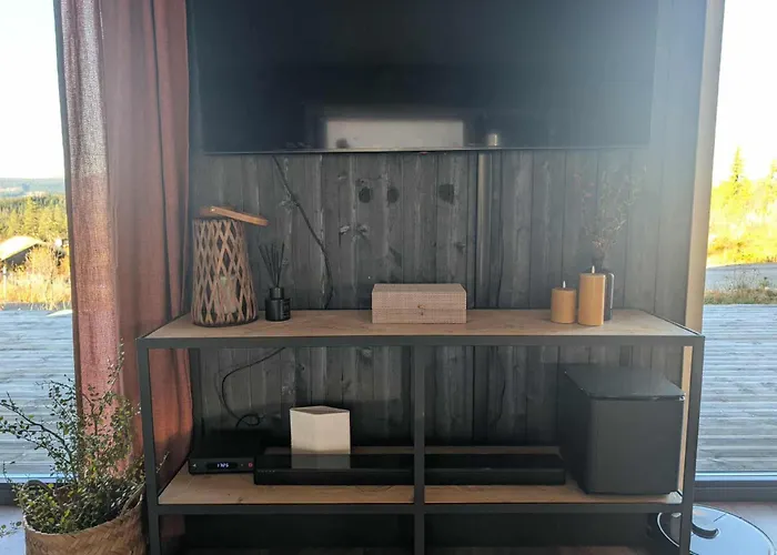 Vakantiehuis Modern With Jacuzzi Near Alpine