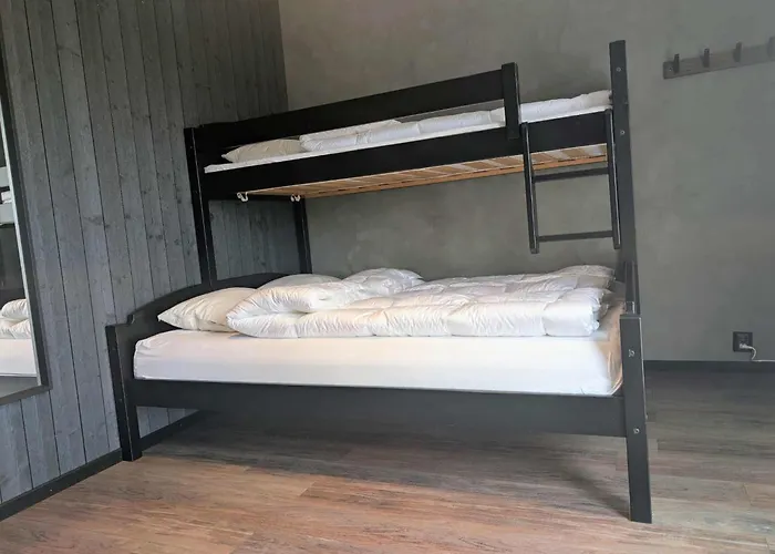 Vakantiehuis Modern With Jacuzzi Near Alpine *