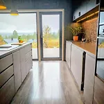 בית נופש Modern With Jacuzzi Near Alpine *