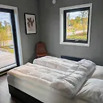 Modern With Jacuzzi Near Alpine בית נופש טריסיל